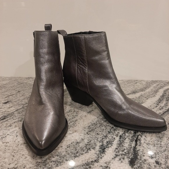 GUESS "TALZA" Pewter Metallic Leather Booties SIZE 7.5M - Picture 7 of 12